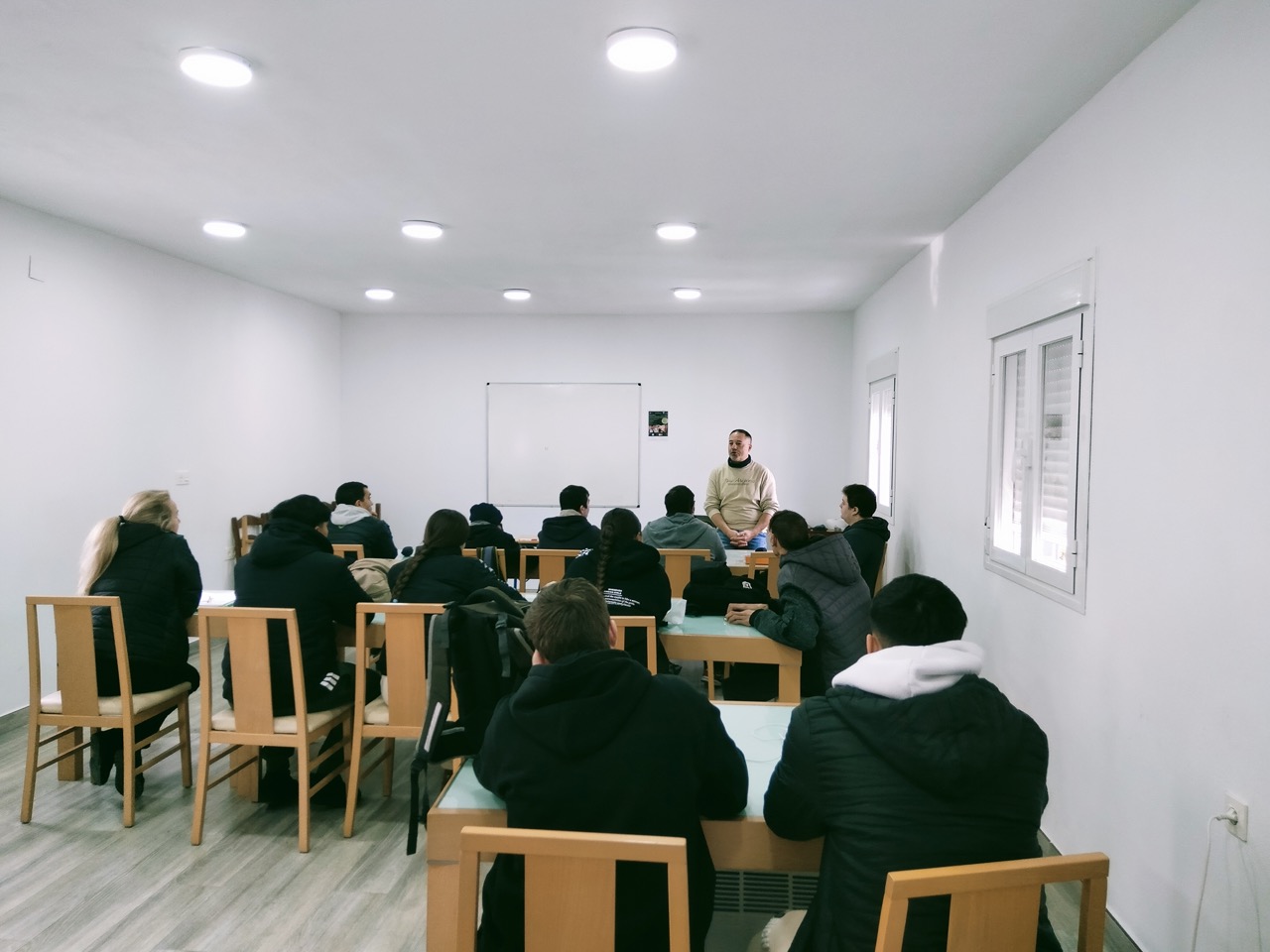 ¡Inspiradora charla en el Ciclo Medio de Cocina y Gastronomía! 🔥🍴 1 IMG20251210115812 Large