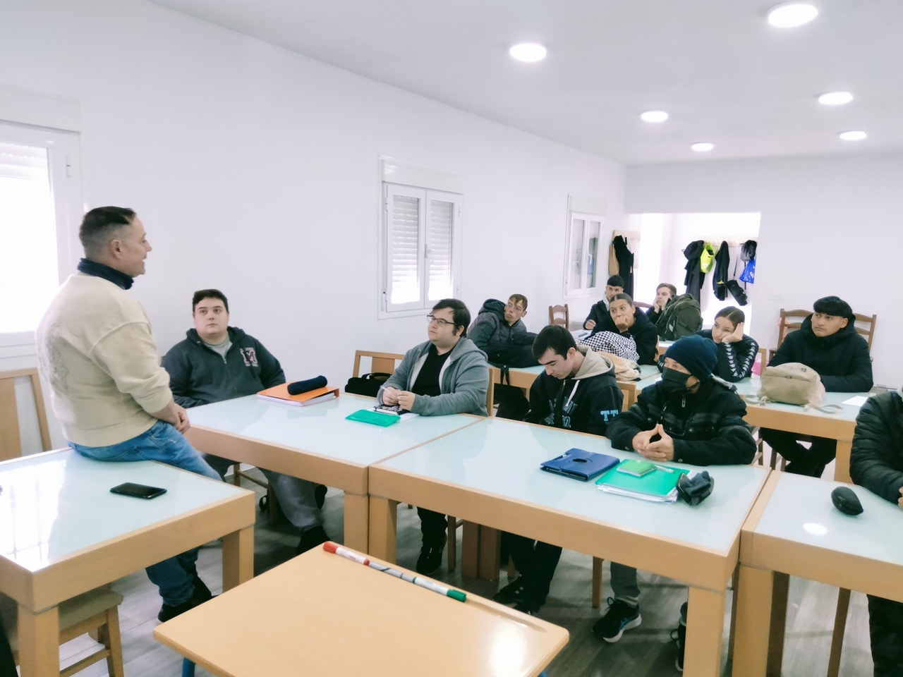 ¡Inspiradora charla en el Ciclo Medio de Cocina y Gastronomía! 🔥🍴 2 IMG20251210120257 Large