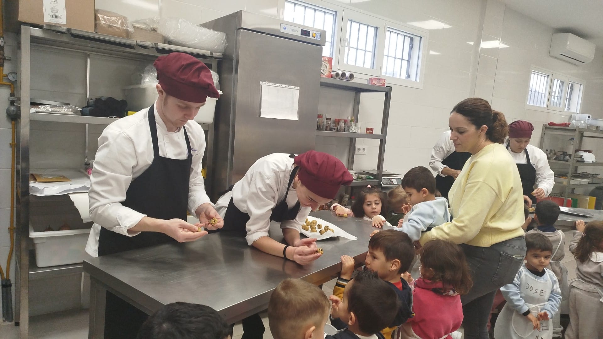 Taller de cookies 7 PHOTO 2026 02 19 16 38 21